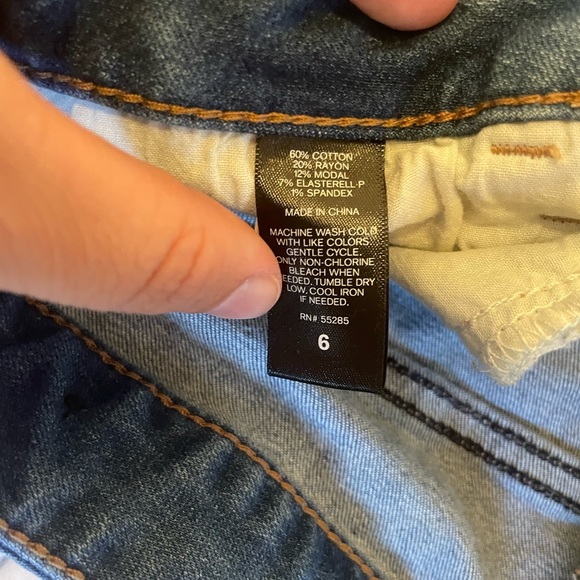 Size 6 Express jeans - Picture 3 of 4